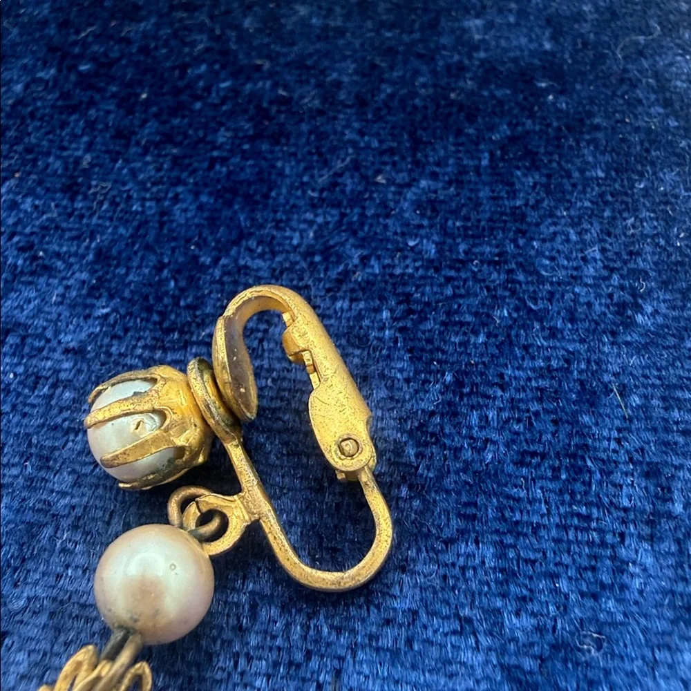 VTG MCM goldtone floral faux pearl drop clip on earrings costume jewelry